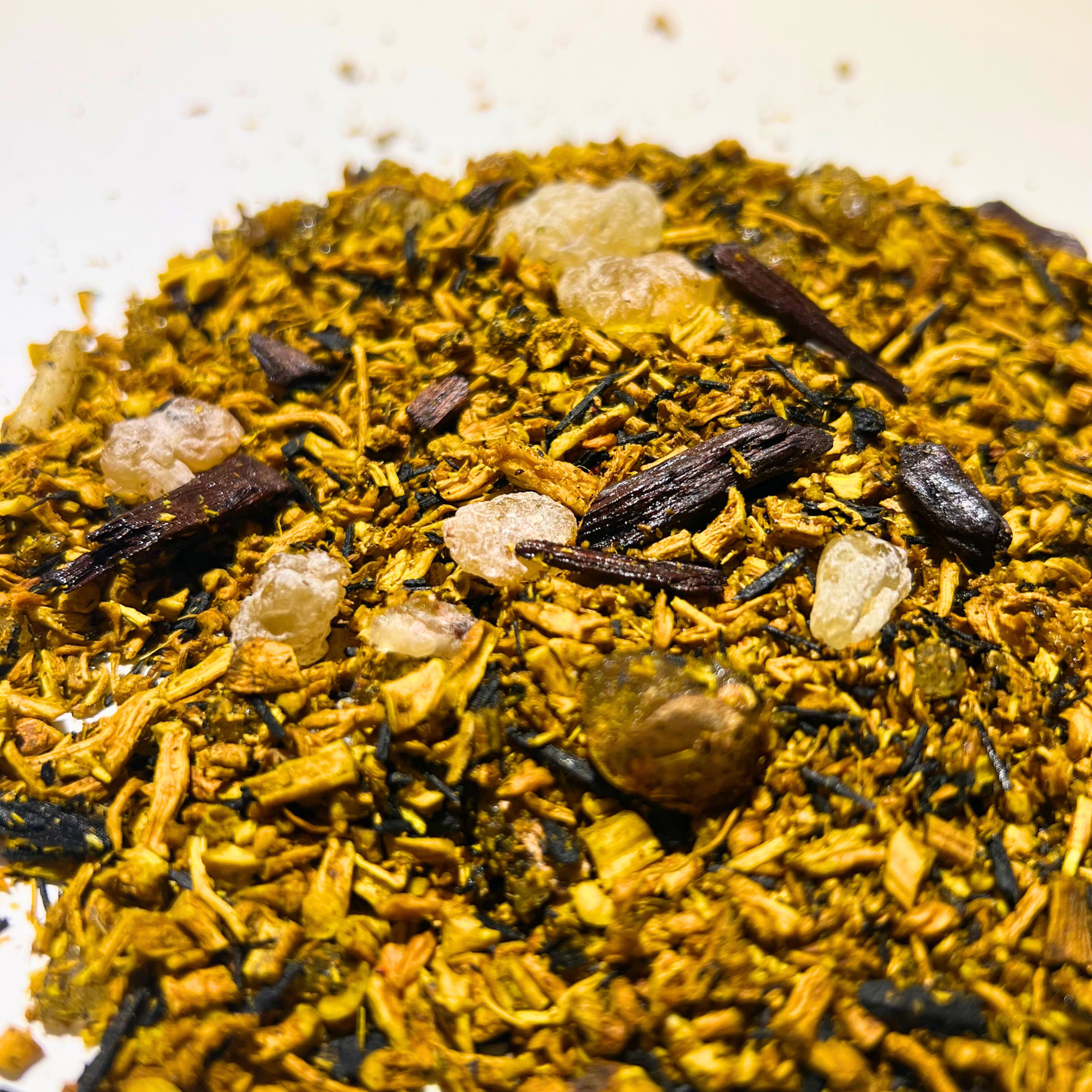 Serghina pure mix de l'oud et de zaafrane