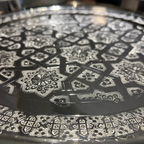 Plateau Marocain Artisanal – Finition Argentée Gravée